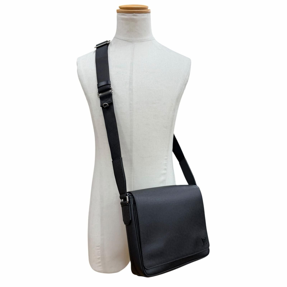 Louis Vuitton District PM NV3 Taiga Shoulder Bag