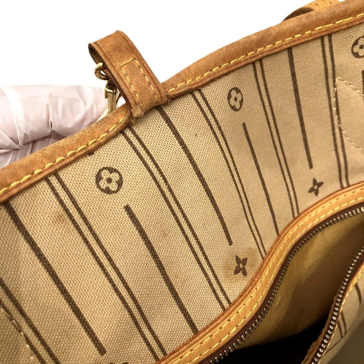 Louis Vuitton Neverfull MM Monogram Tote Bag