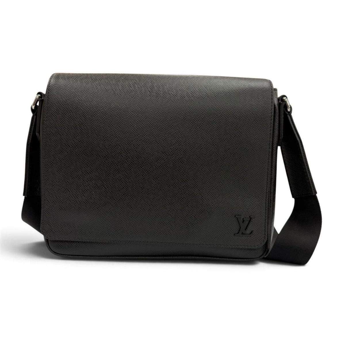 Louis Vuitton District PM NV3 Taiga Shoulder Bag