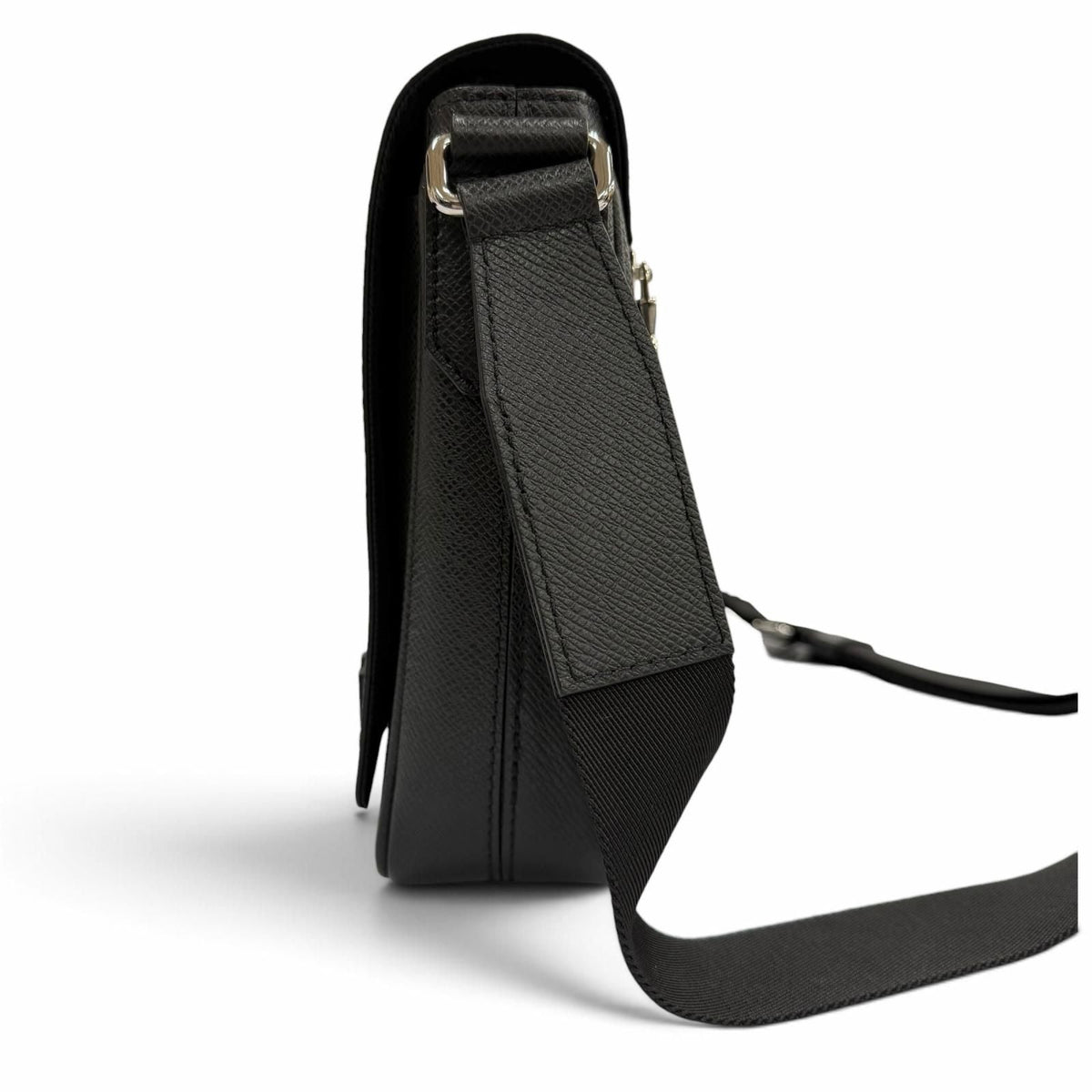 Louis Vuitton District PM NV3 Taiga Shoulder Bag