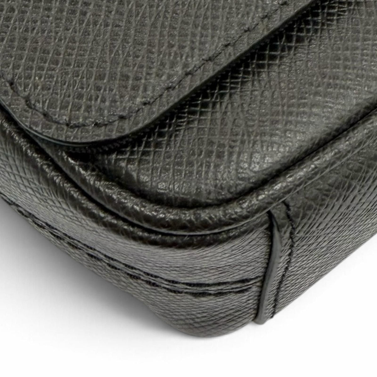 Louis Vuitton District PM NV3 Taiga Shoulder Bag