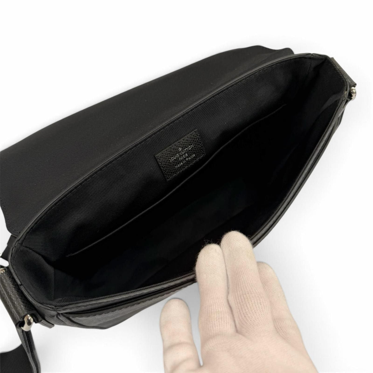 Louis Vuitton District PM NV3 Taiga Shoulder Bag