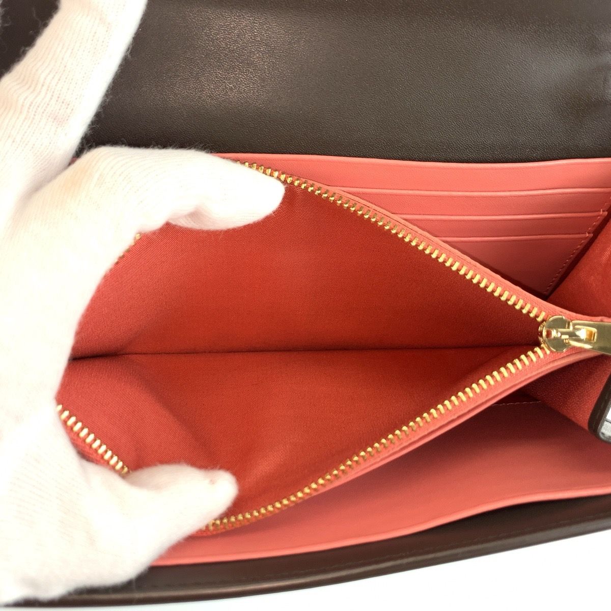 Salvatore Ferragamo Vara Ribbon Leather Chain Wallet
