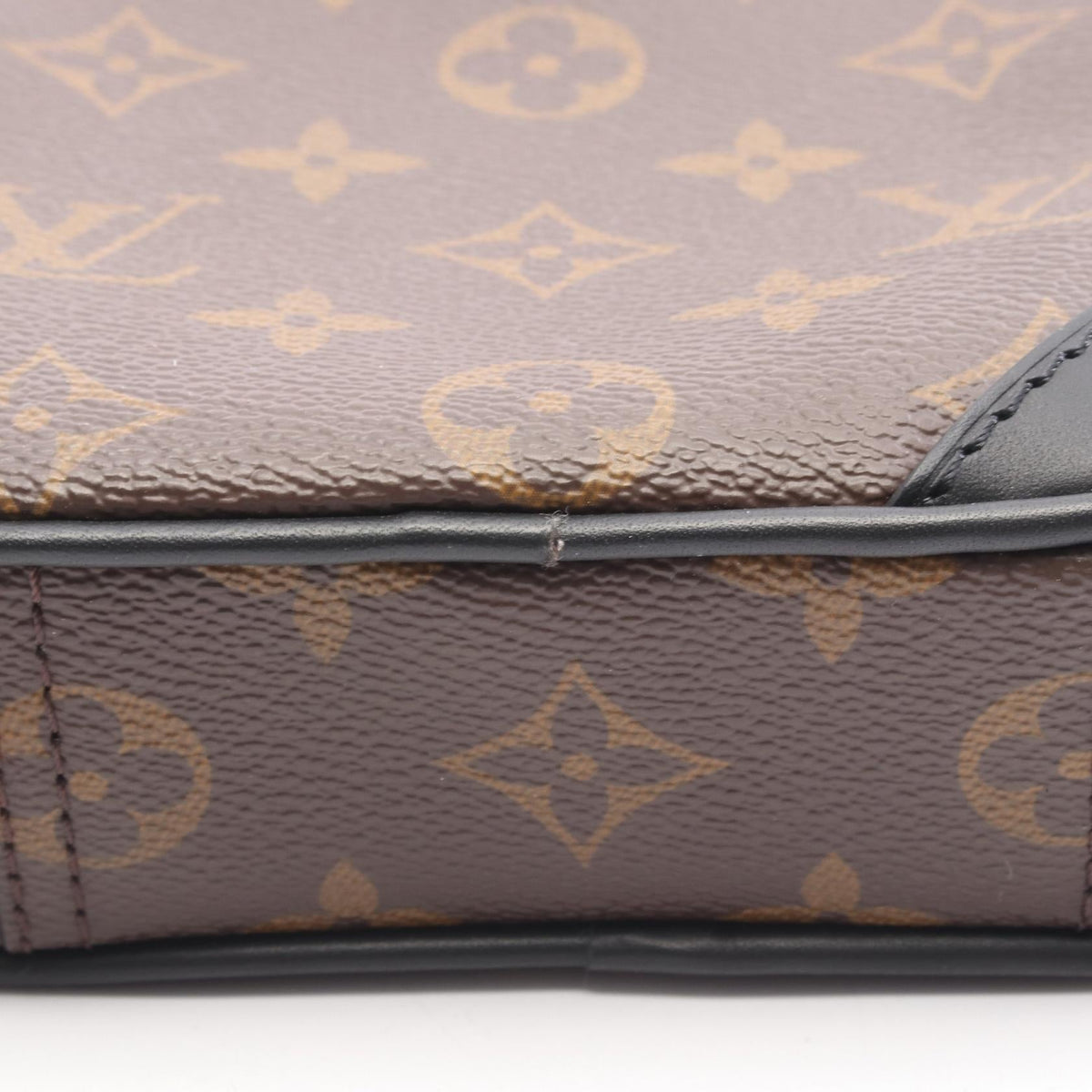 Preloved LOUIS VUITTON Utility side bag Brown/Black Waist bag M44477 2101219372501