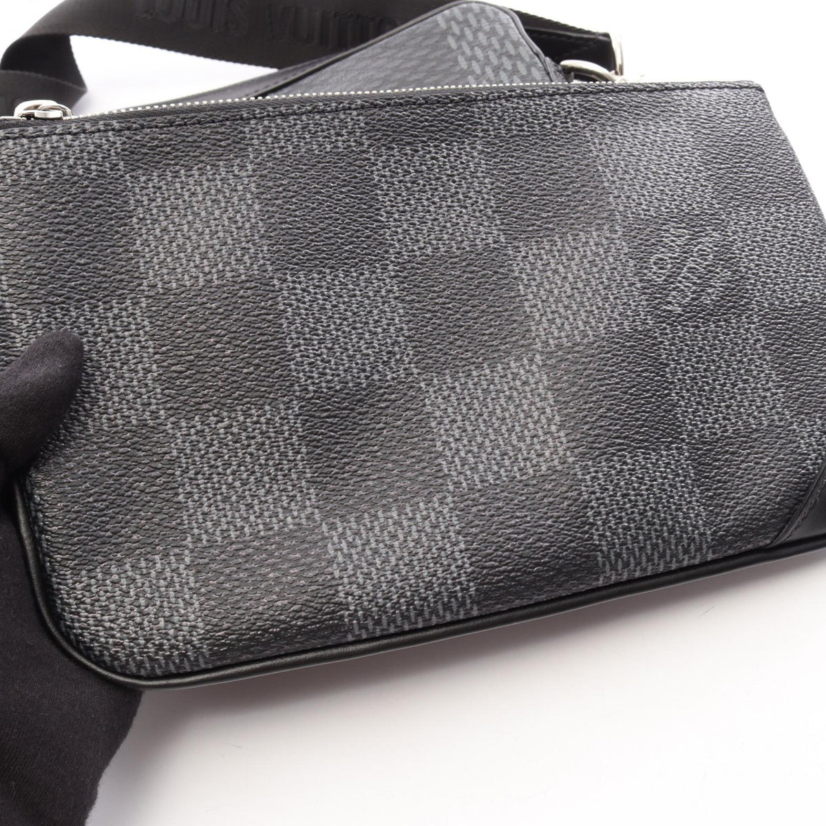 Preloved LOUIS VUITTON Trio Messenger Damier Graphite Black Shoulder Bag N50017 2101220175542