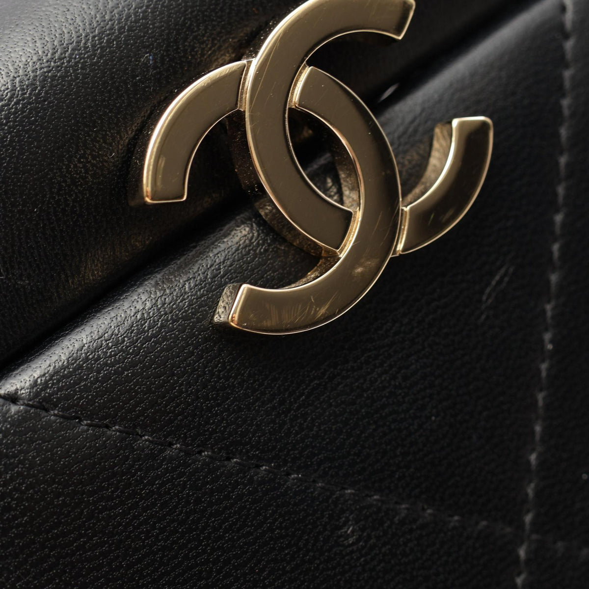 Preloved CHANEL Black COCO Mark Vanity Bag 2WAY Lambskin (sheep leather) AS2630 2101220244668